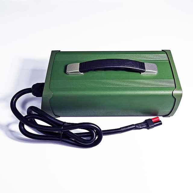 Supercargador de batería de 900W, 61,2 V/62,05 V, 10a, 14,5a, LiFePO4, cargador inteligente para 17S, 51V, 54,4 V, paquete de baterías de estación de energía portátil