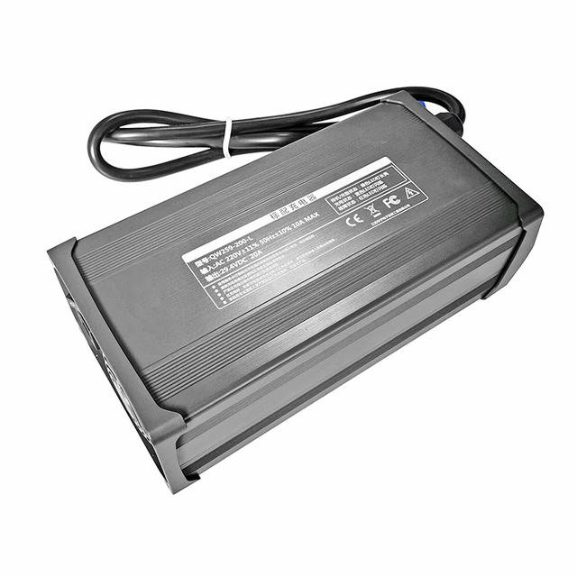 CARGAR CANBUS 900W 68.4V 69.35V 10A 13A LIFEPO4 CARGADOR PARA 19S 57V 60V 60.8V RVS Campers Trailer de alimentos Battery Pack