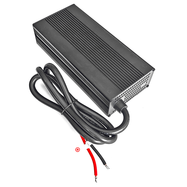 600W LiFePO4 Cargador 82.8V 83.95V 84V 5A 6A 7A Cargador de baterías para 23s 69V 72V 73.6V para la carretilla elevadora eléctrica Motocicleta eléctrica triciclos Battery Battery