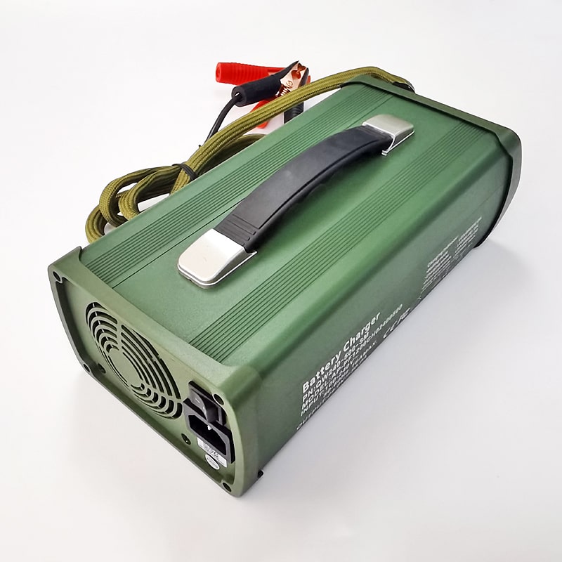 Cargador especial de 900W 72V 10a para AGM /VRLA /gel de cable de plomo ácido RVS Otras motocicletas Sistema de energía solar