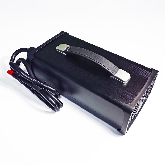 Cargador de batería de 900W 19S 57V 60V 60,8 V Lifepo4 cargadores de baterías DC 68,4 V/69,35 V 10a 13a para montacargas eléctricos