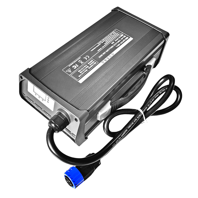 Cargador Canbus de 900W 75.6V 76.65V 10a 11a Lifepo4 Cargador para 21s 63V 67.2V RVS Campers Battery Battery Battery Pack