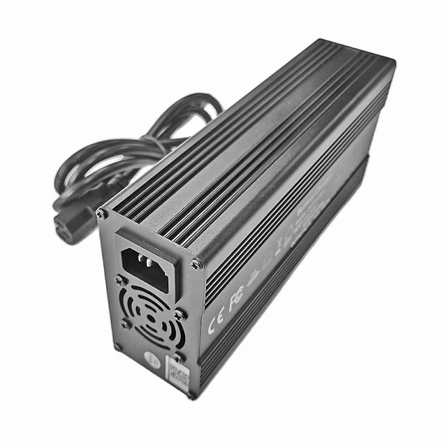 Cargadores de batería de 360W 36V 36.5V 8A 9A 10A LIFEPO4 CARGADOR PARA 10S 30V 32V Scooters eléctricos Batería de motocicleta eléctrica