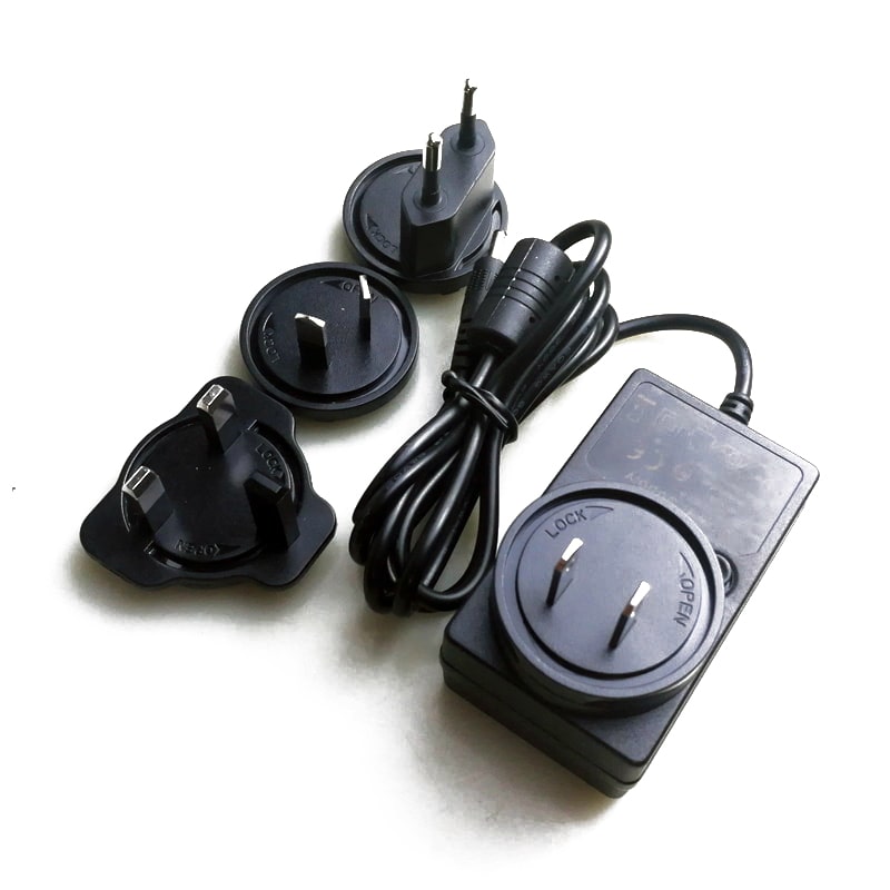 Nuevos productos Adaptador de enchufe intercambiable EU / US / UK / AU / CN estándar 15V 2A 30W Fuente de alimentación