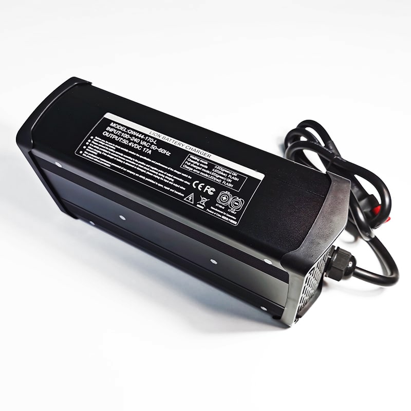 Cargador de batería de 900W 22S 66V 70,4 V Lifepo4 cargadores de baterías DC 79,2 V/80,3 V 10a 11a para montacargas eléctricos
