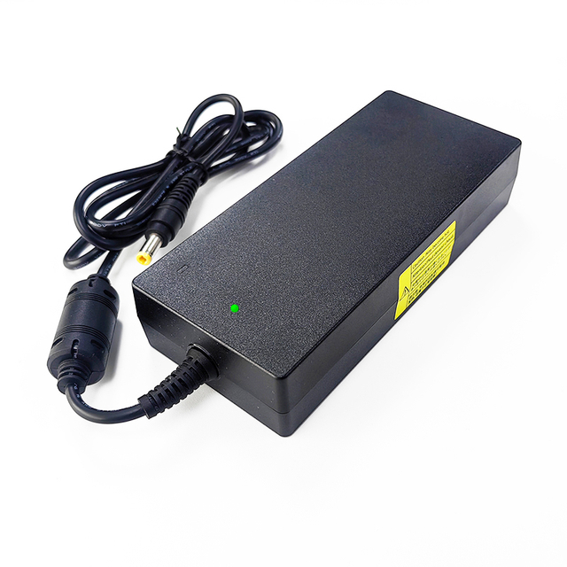 Cargador de batería de 180W 64.8V 65.7V 2A 2.5A Cargador para 18S 54V 57.6V Scooter eléctrico Smart Robot Electric Bike Lifepo4 Batería de batería