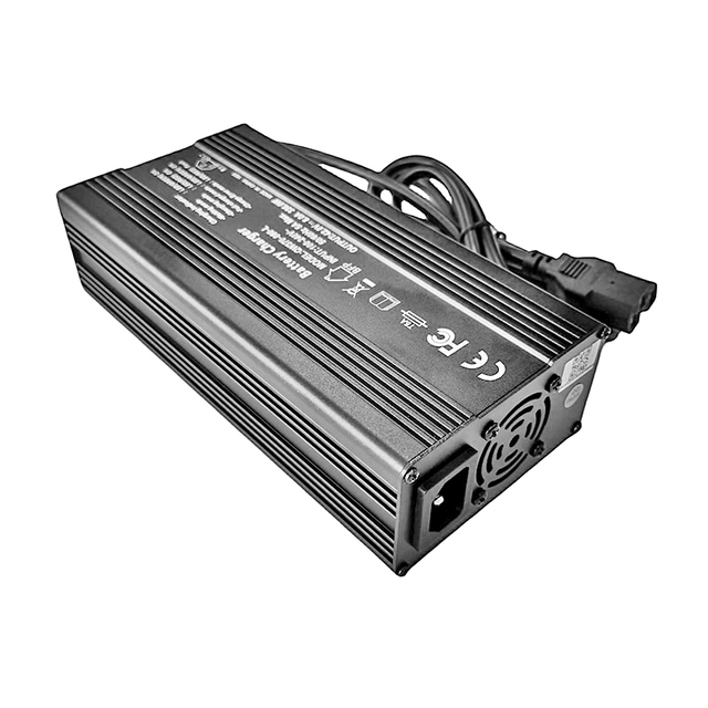 Cargadores de batería de 360W 54V 54.75V 5A 6A 6.5A Lifepo4 Cargador para 15s 45V 48V Scooters eléctricos Motocicletas eléctricas Batería Pack