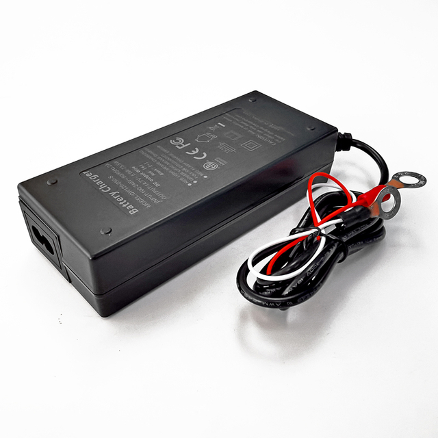 90W 57.6V 58.4V 1.5A Cargador portátil rápido para 16S 48V 51.2V LiFePO4 Batería Scooters eléctricos Taladros de energía Cargador
