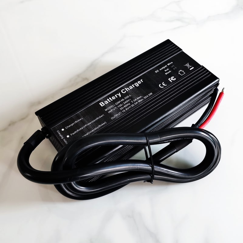 Venta directa de fábrica 86.4v 87.6v 7a 600W Cargador para 24S 72V 76.8V Paquete de batería LIFEPO4 con PFC