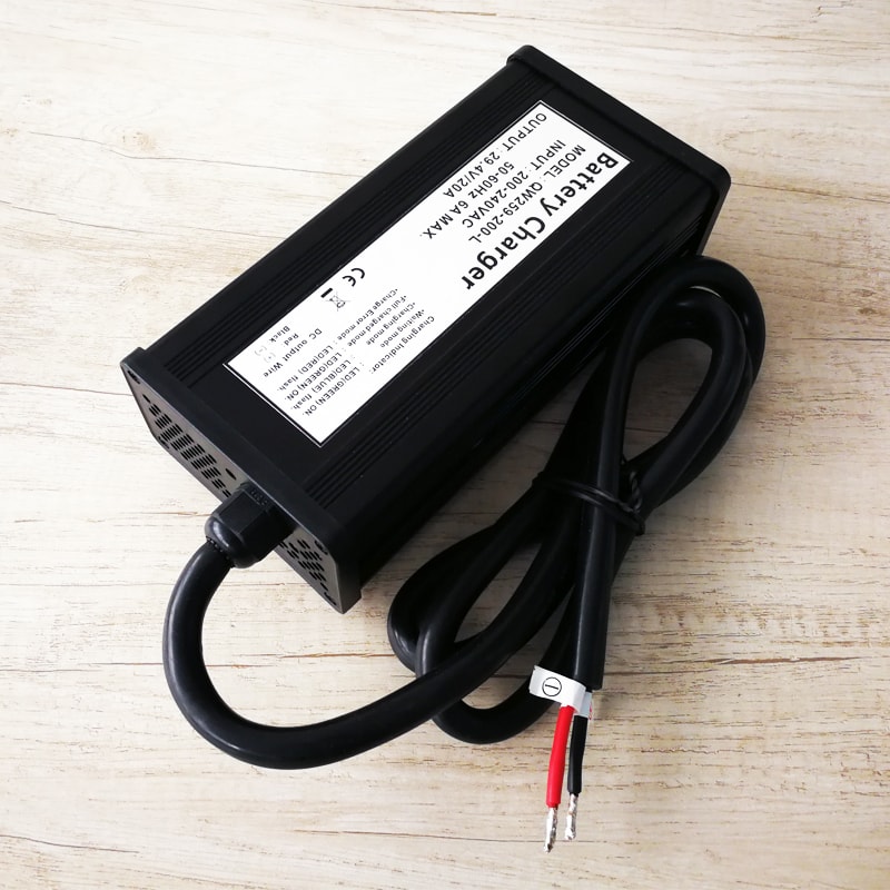 Venta directa de fábrica 86.4v 87.6V 4A 360W Cargador para 24S 72V 76.8V Paquete de batería LIFEPO4 con PFC