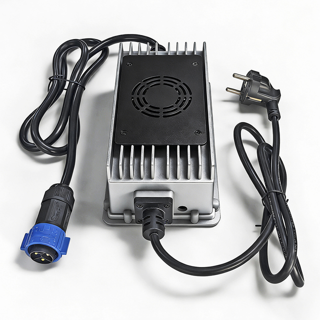 Cargador para exteriores de 900W, 73V, 12a, IP67, cargador de batería de plomo y ácido sellado resistente al agua, adecuado para batería AGM GEL SLA de 60V
